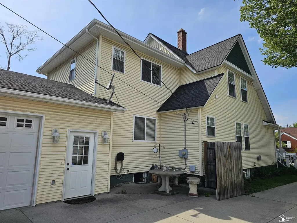 734 White Street Port Huron City MI 48060