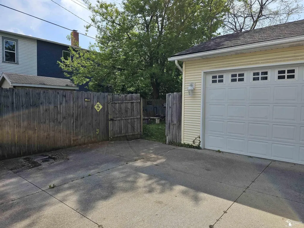 734 White Street Port Huron City MI 48060