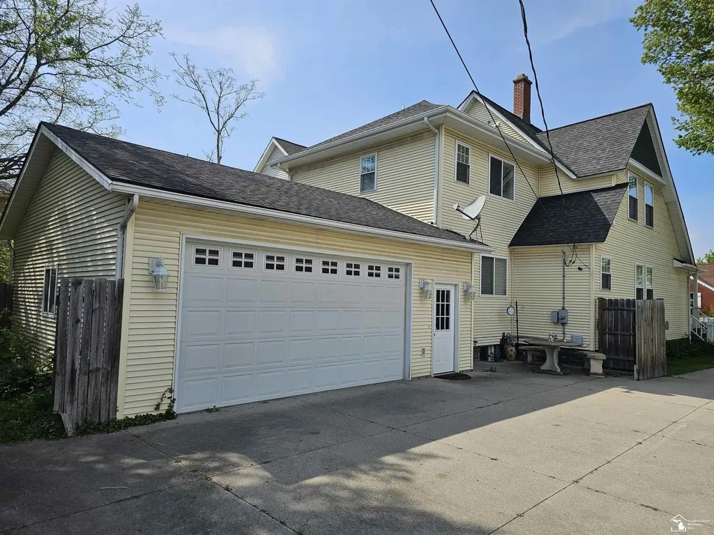 734 White Street Port Huron City MI 48060