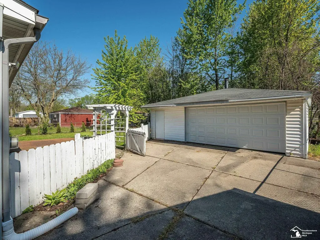 42064 Arthur Street Van Buren Charter Township MI 48111