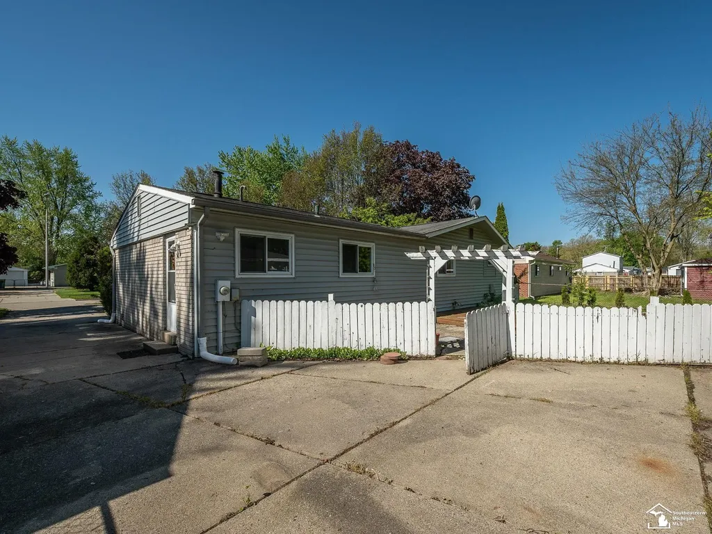 42064 Arthur Street Van Buren Charter Township MI 48111