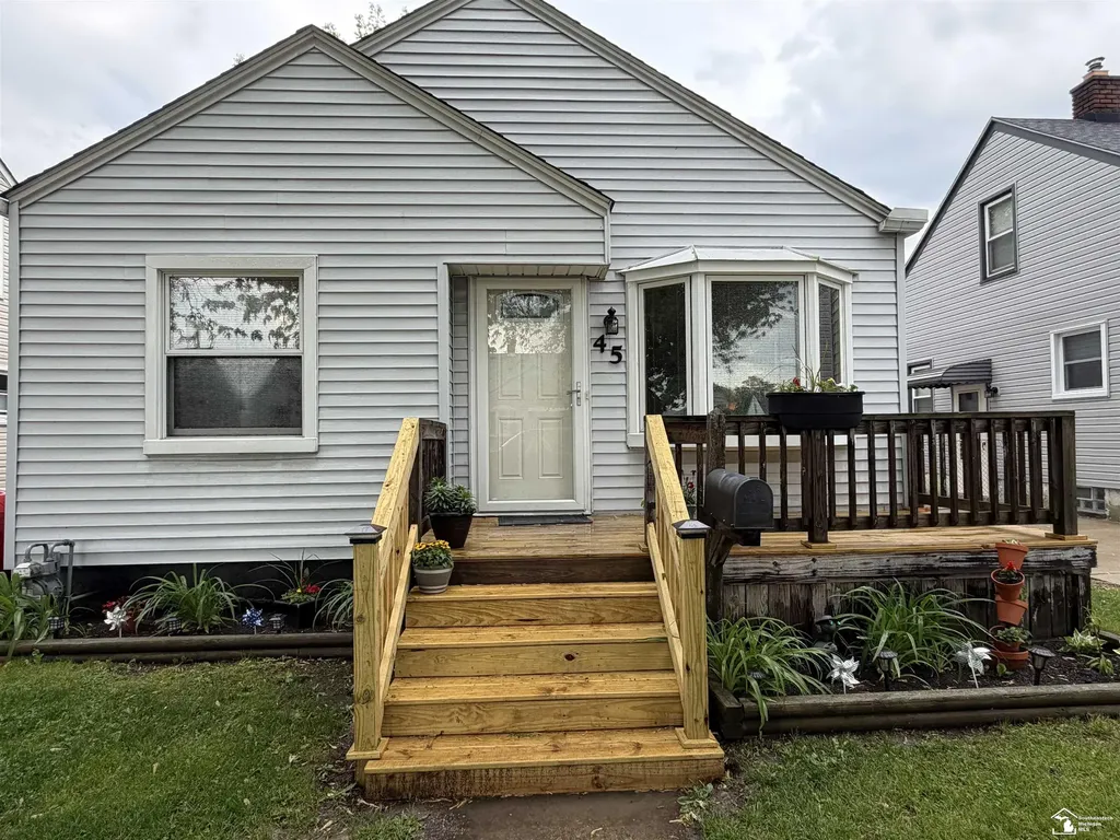45 Cleveland Street Trenton City MI 48183