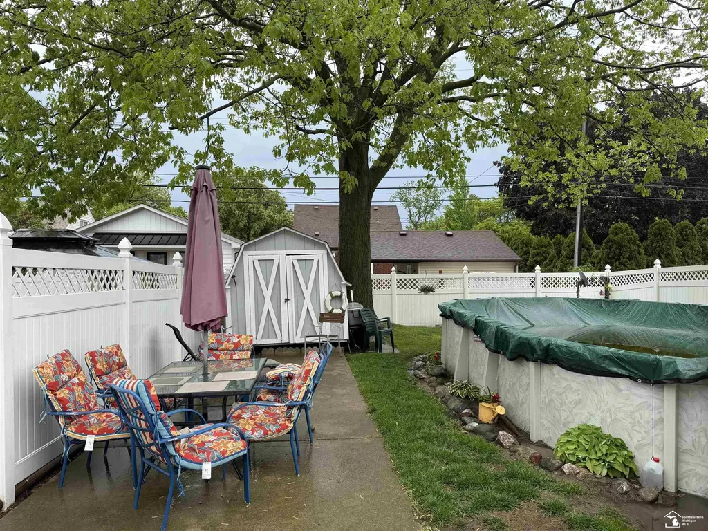 45 Cleveland Street Trenton City MI 48183
