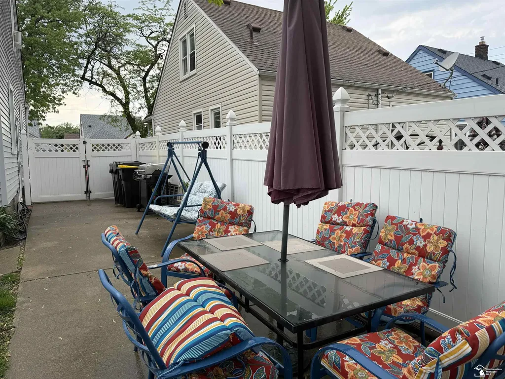45 Cleveland Street Trenton City MI 48183