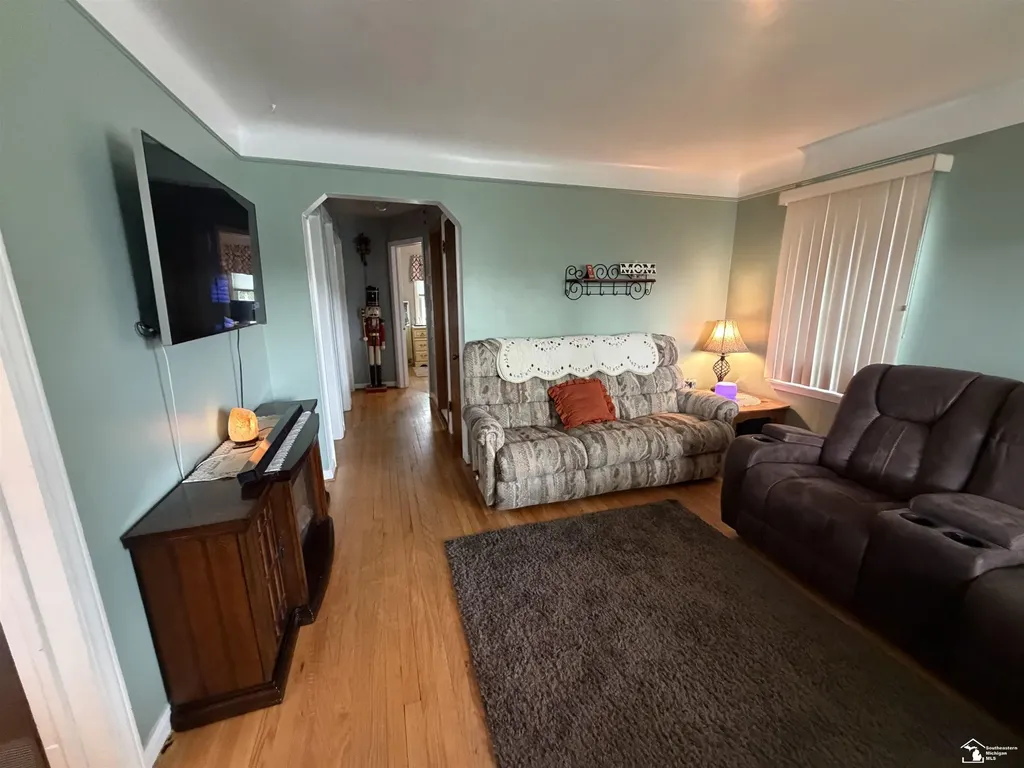 45 Cleveland Street Trenton City MI 48183