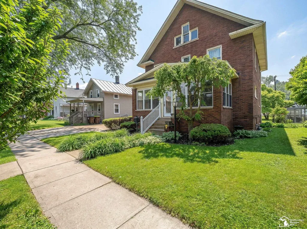 428 E 3rd Street Monroe City MI 48161
