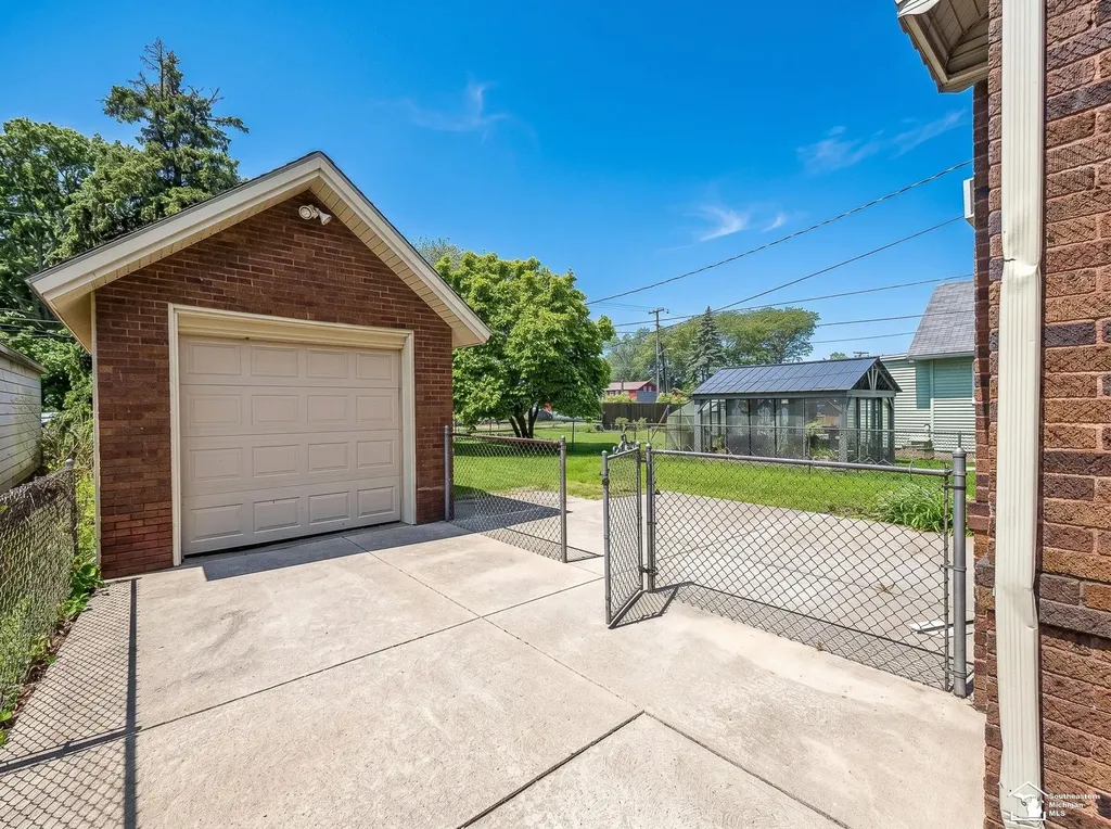 428 E 3rd Street Monroe City MI 48161