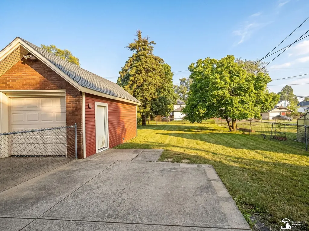 428 E 3rd Street Monroe City MI 48161