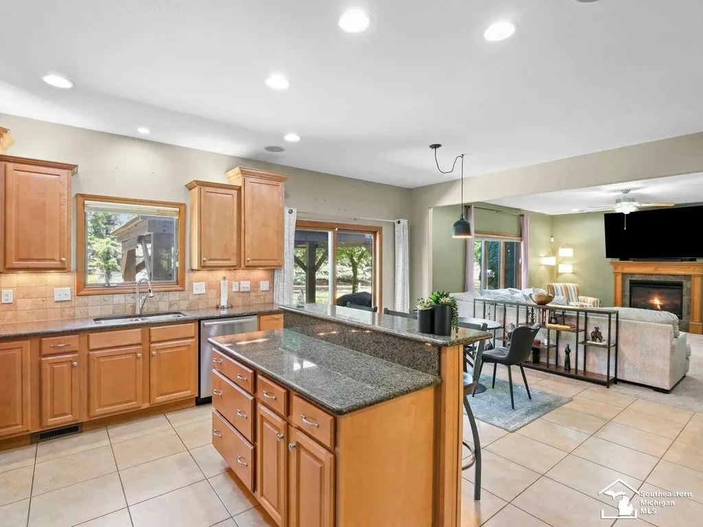1176 Twin Lakes Drive Bedford Township MI 48182