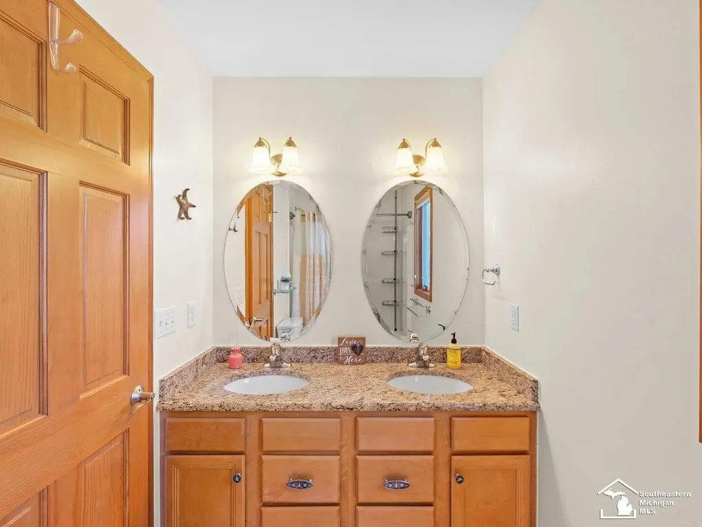 1176 Twin Lakes Drive Bedford Township MI 48182