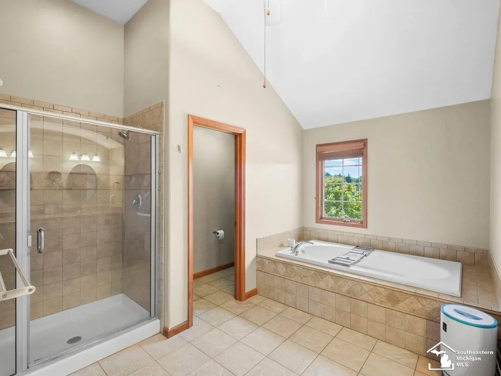 1176 Twin Lakes Drive Bedford Township MI 48182