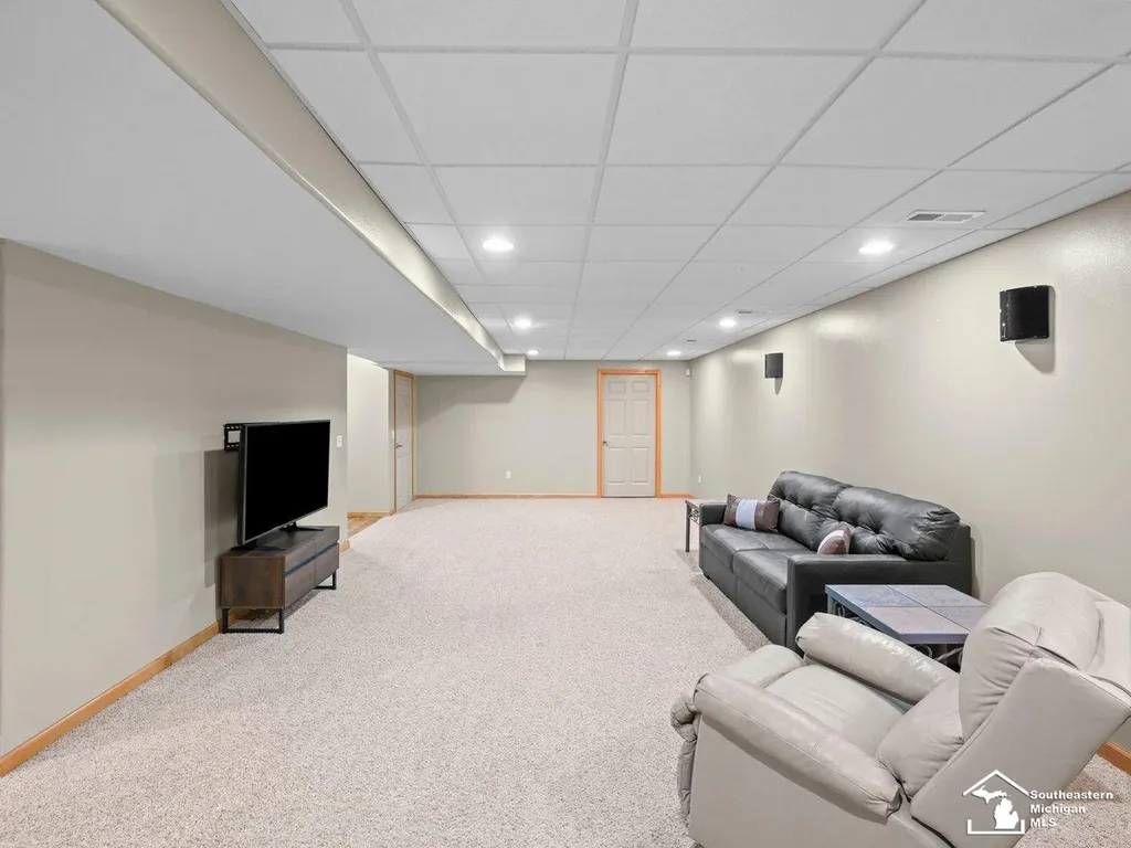 1176 Twin Lakes Drive Bedford Township MI 48182