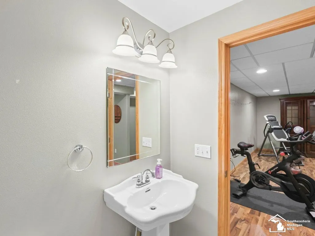 1176 Twin Lakes Drive Bedford Township MI 48182