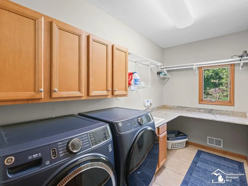 1176 Twin Lakes Drive Bedford Township MI 48182