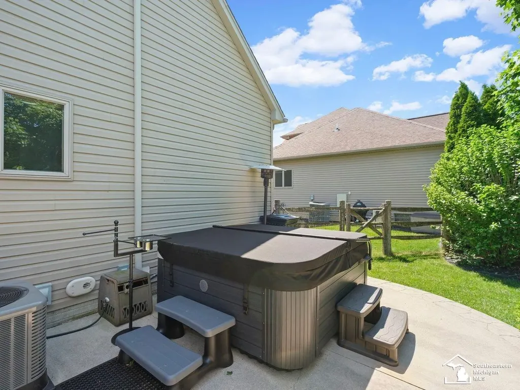 1176 Twin Lakes Drive Bedford Township MI 48182