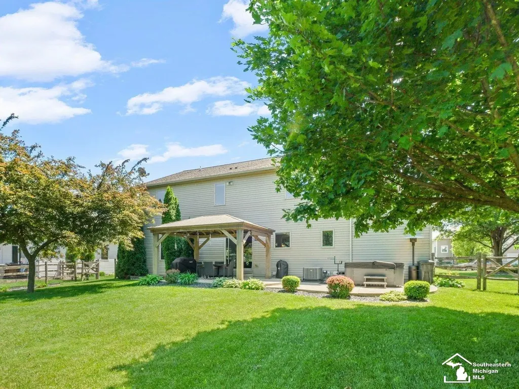 1176 Twin Lakes Drive Bedford Township MI 48182