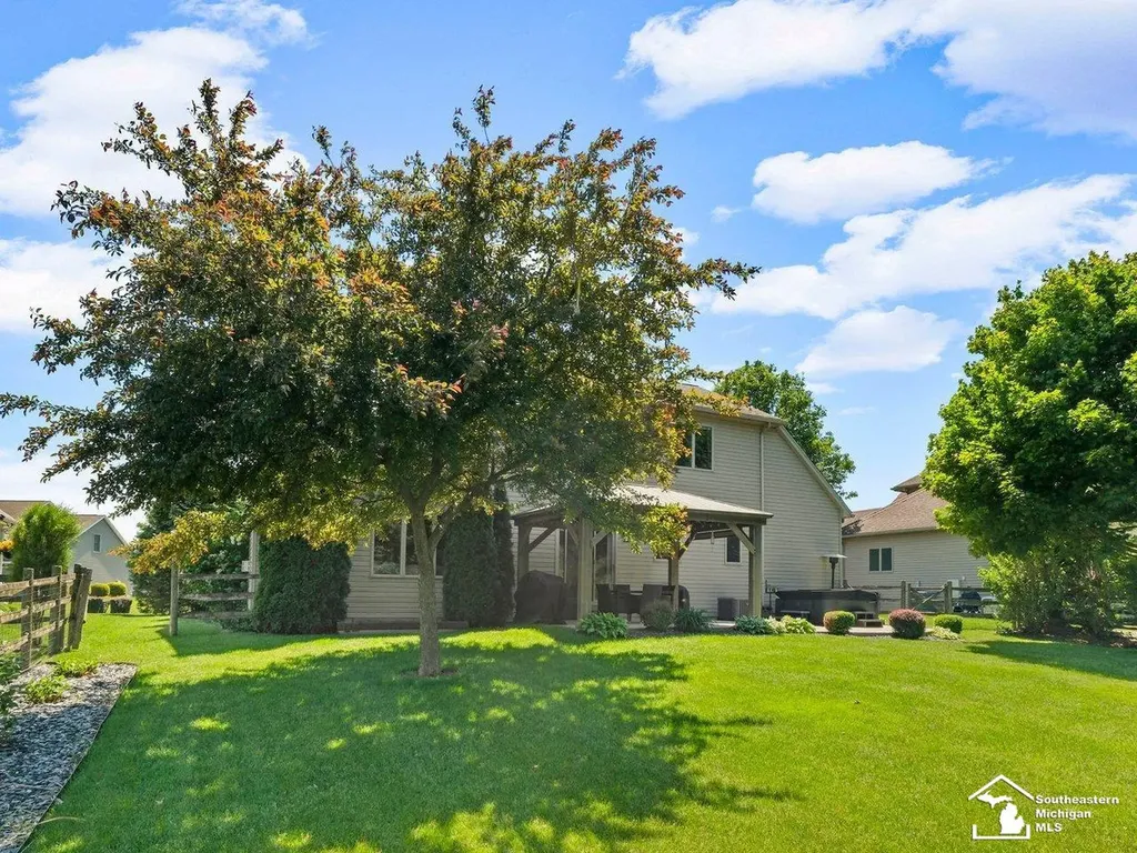1176 Twin Lakes Drive Bedford Township MI 48182