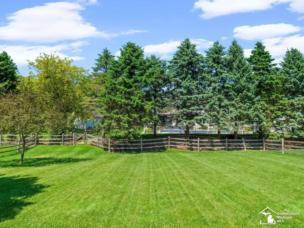 1176 Twin Lakes Drive Bedford Township MI 48182