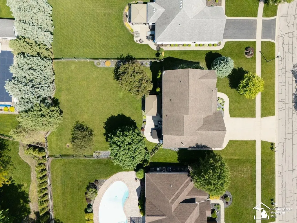 1176 Twin Lakes Drive Bedford Township MI 48182