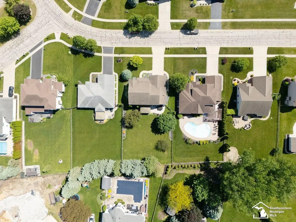 1176 Twin Lakes Drive Bedford Township MI 48182