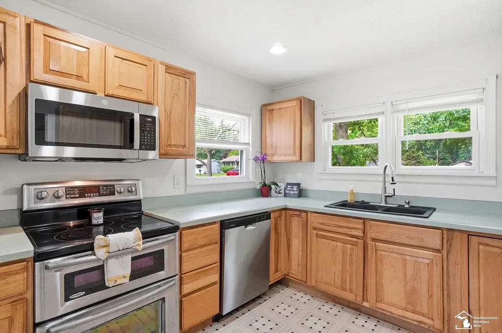 15592 Cedar Street Monroe City MI 48161