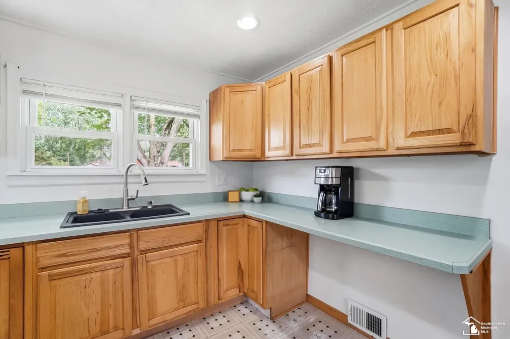 15592 Cedar Street Monroe City MI 48161
