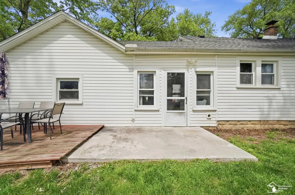 15592 Cedar Street Monroe City MI 48161