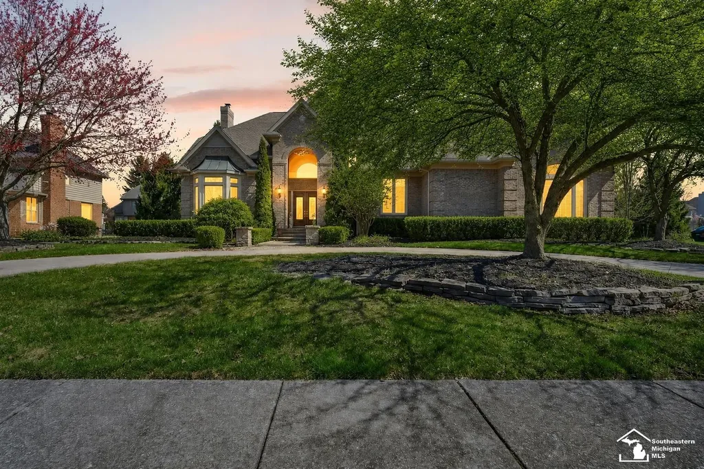 4592 Forestview Drive West Bloomfield Charter Township MI 48322
