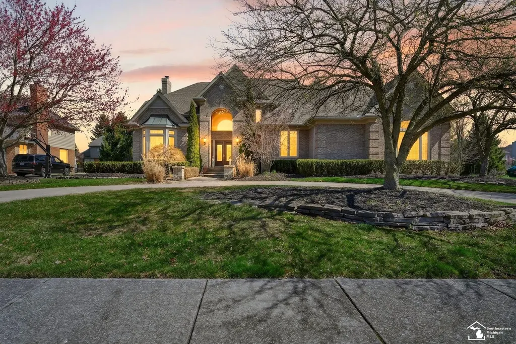 4592 Forestview Drive West Bloomfield Charter Township MI 48322