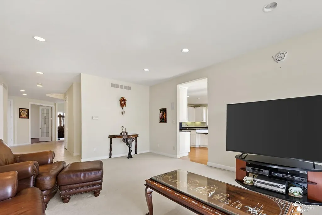 4592 Forestview Drive West Bloomfield Charter Township MI 48322
