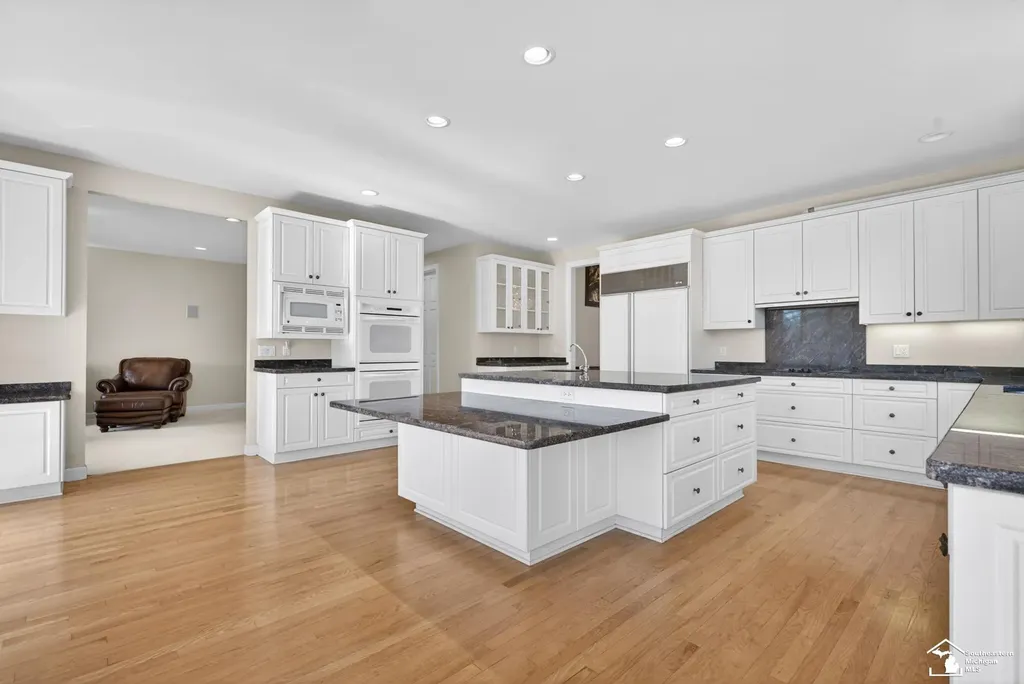4592 Forestview Drive West Bloomfield Charter Township MI 48322
