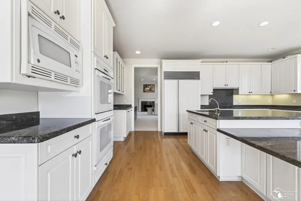 4592 Forestview Drive West Bloomfield Charter Township MI 48322