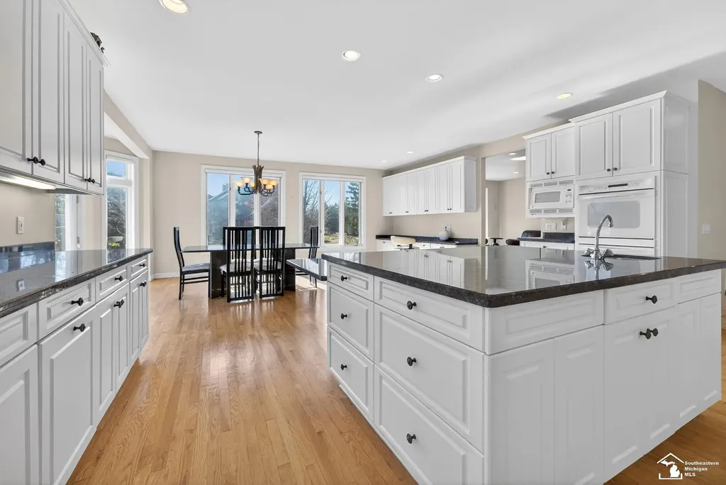 4592 Forestview Drive West Bloomfield Charter Township MI 48322