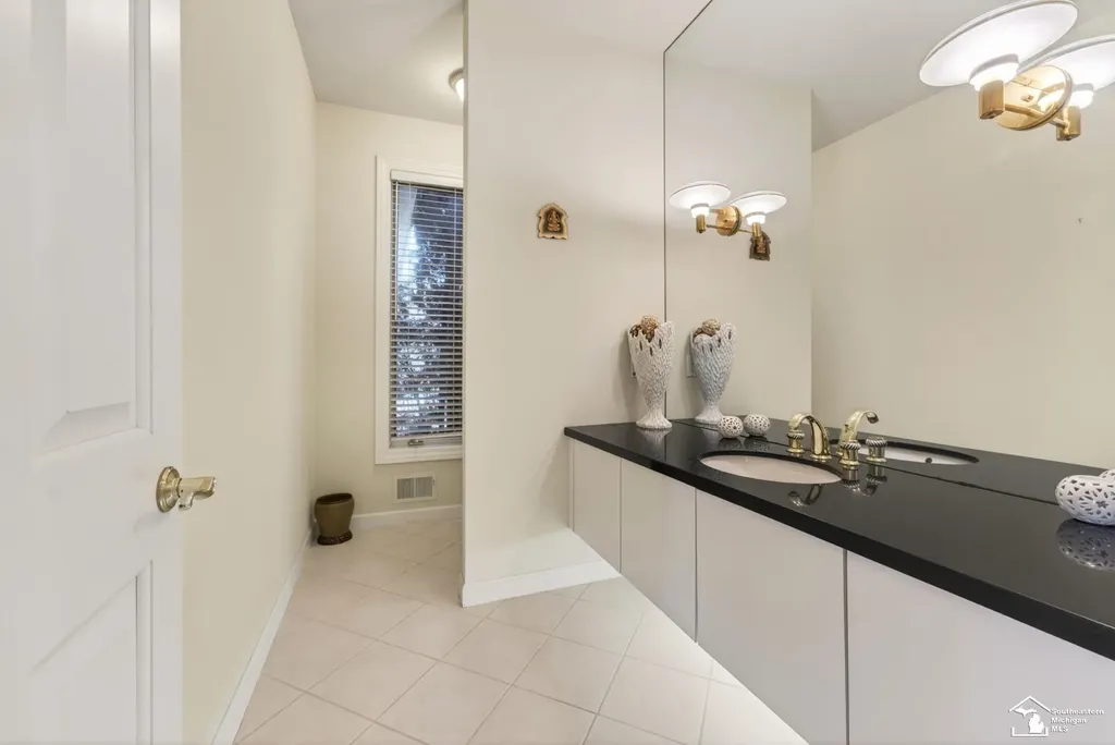 4592 Forestview Drive West Bloomfield Charter Township MI 48322