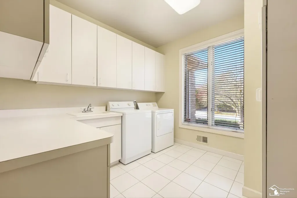 4592 Forestview Drive West Bloomfield Charter Township MI 48322