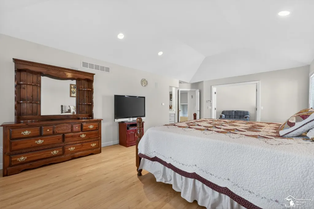 4592 Forestview Drive West Bloomfield Charter Township MI 48322