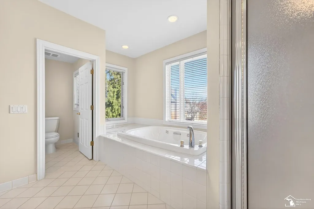 4592 Forestview Drive West Bloomfield Charter Township MI 48322