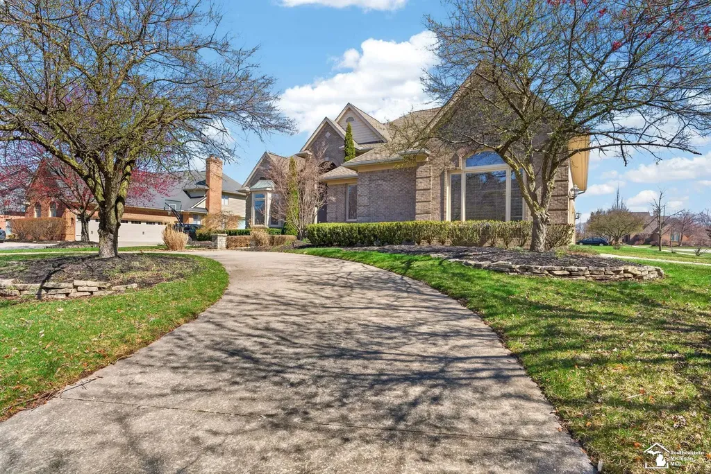 4592 Forestview Drive West Bloomfield Charter Township MI 48322