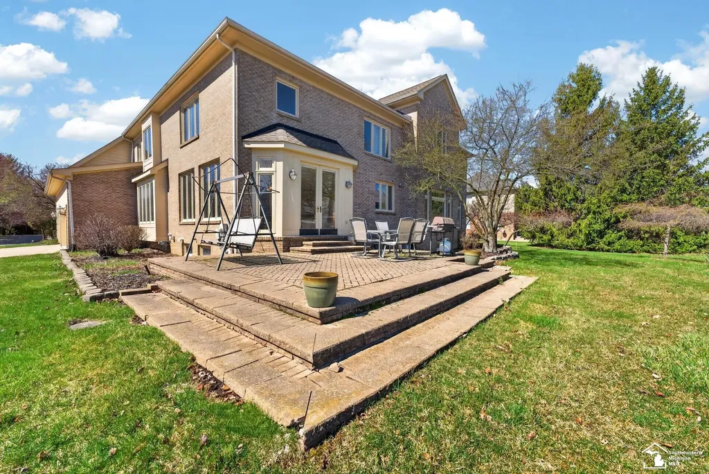 4592 Forestview Drive West Bloomfield Charter Township MI 48322
