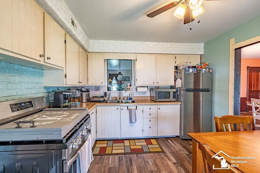 1584 E Newburg Road Ash Township MI 48117