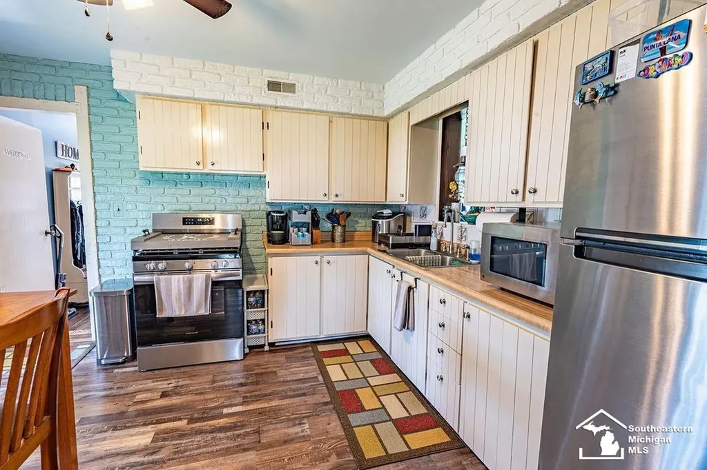 1584 E Newburg Road Ash Township MI 48117