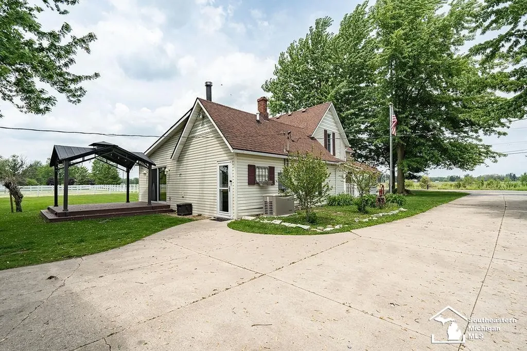 1584 E Newburg Road Ash Township MI 48117
