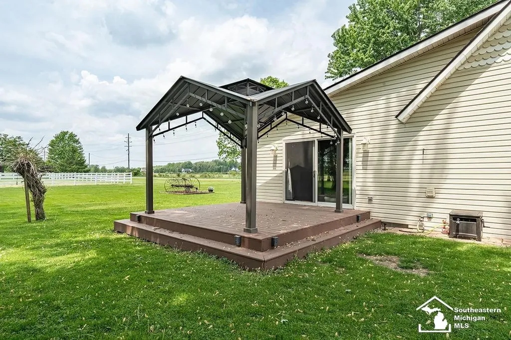 1584 E Newburg Road Ash Township MI 48117
