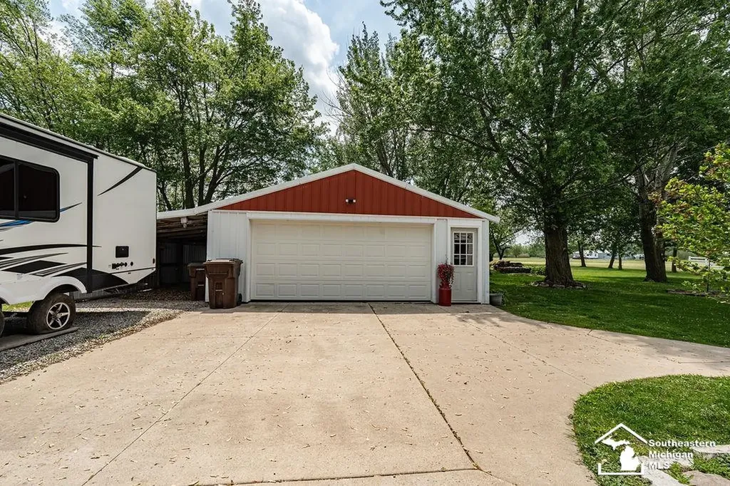 1584 E Newburg Road Ash Township MI 48117