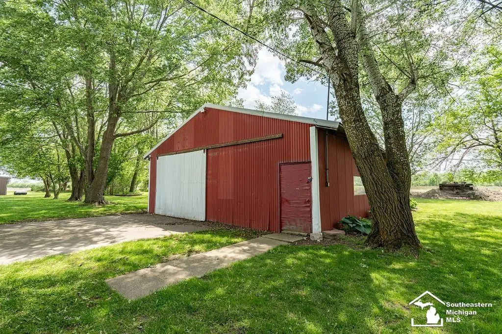 1584 E Newburg Road Ash Township MI 48117