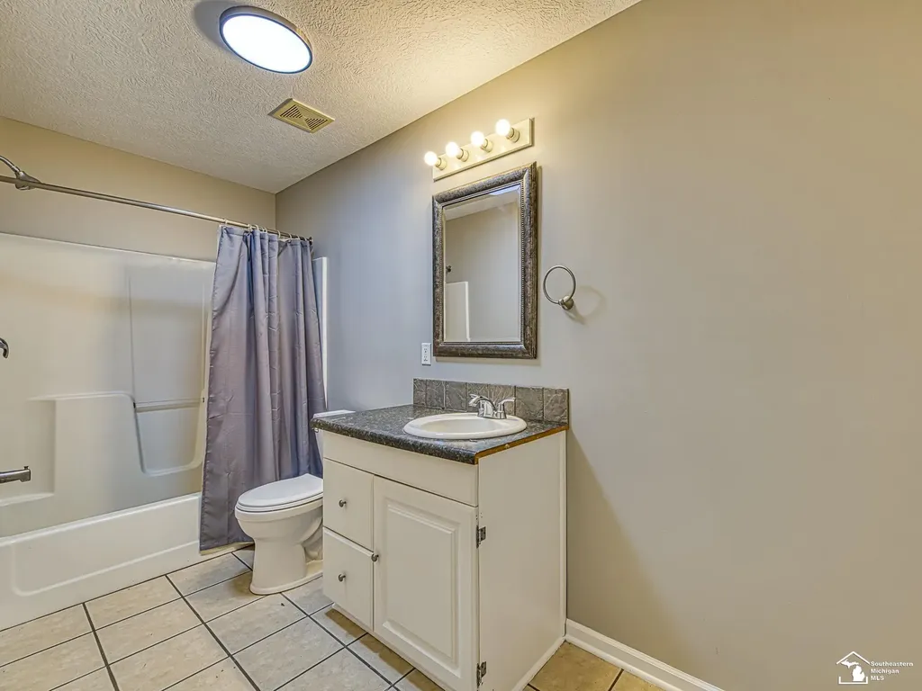 6482 Sorby Highway Addison Village MI 49220