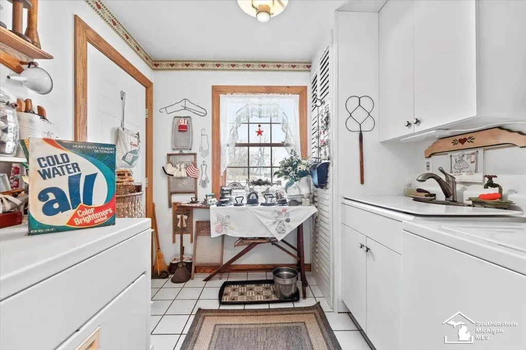 7577 S Huron River Drive South Rockwood Village MI 48179