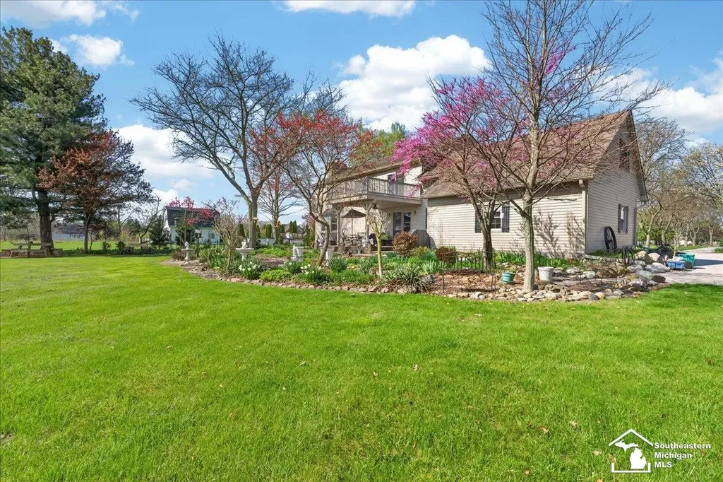 7577 S Huron River Drive South Rockwood Village MI 48179