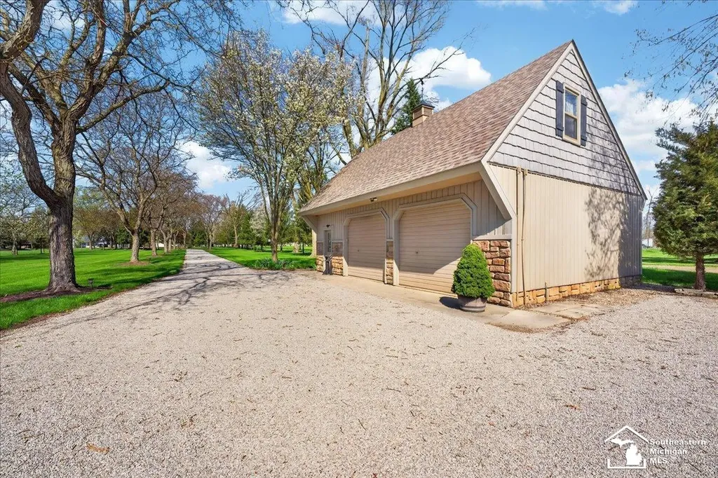 7577 S Huron River Drive South Rockwood Village MI 48179