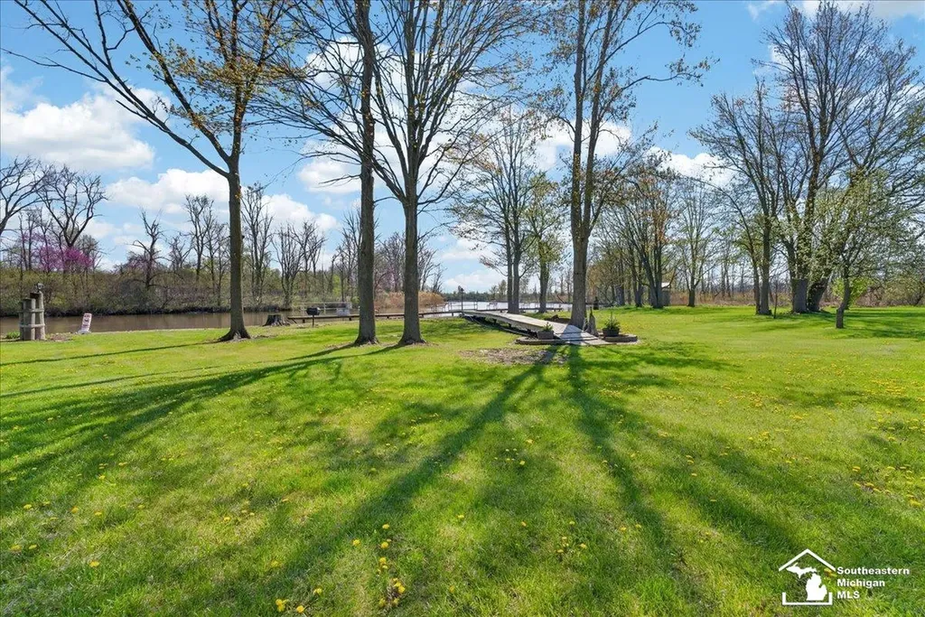 7577 S Huron River Drive South Rockwood Village MI 48179